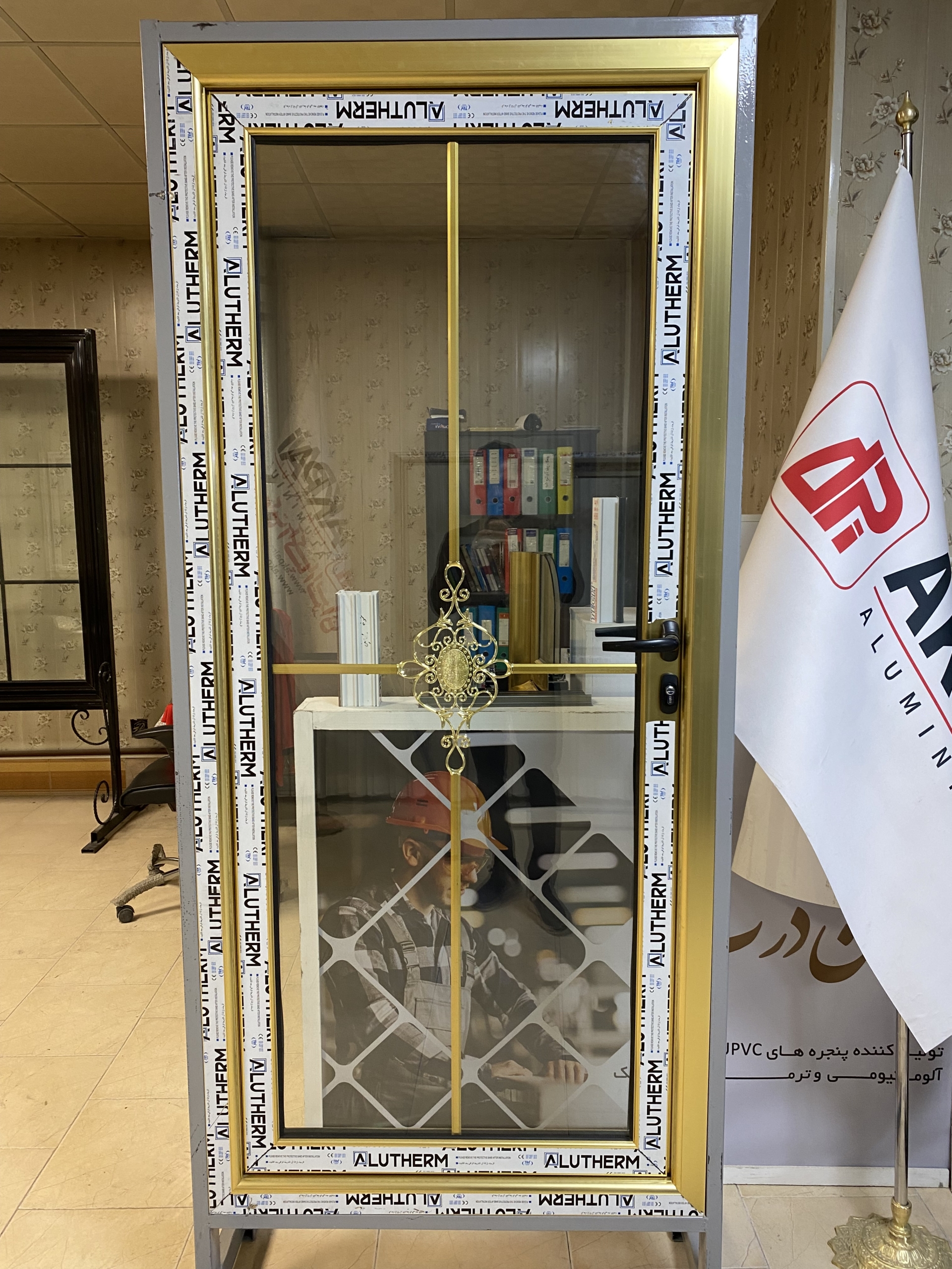  بهترین درب و پنجره دوجداره و بالکن شیشه ای در تبریز